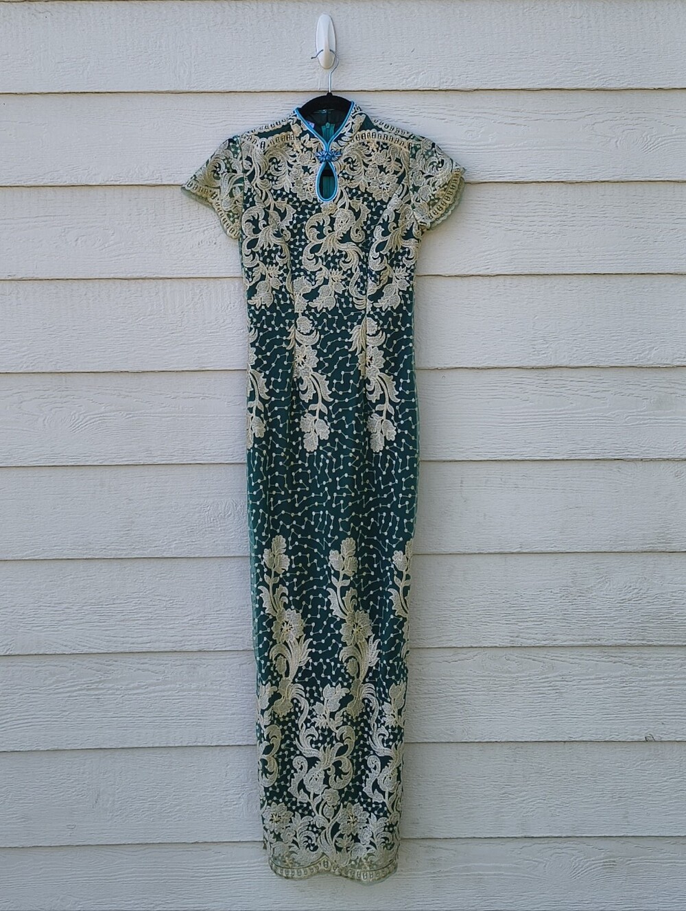 Elegant Emerald And Gold Lace Cheongsam Dress